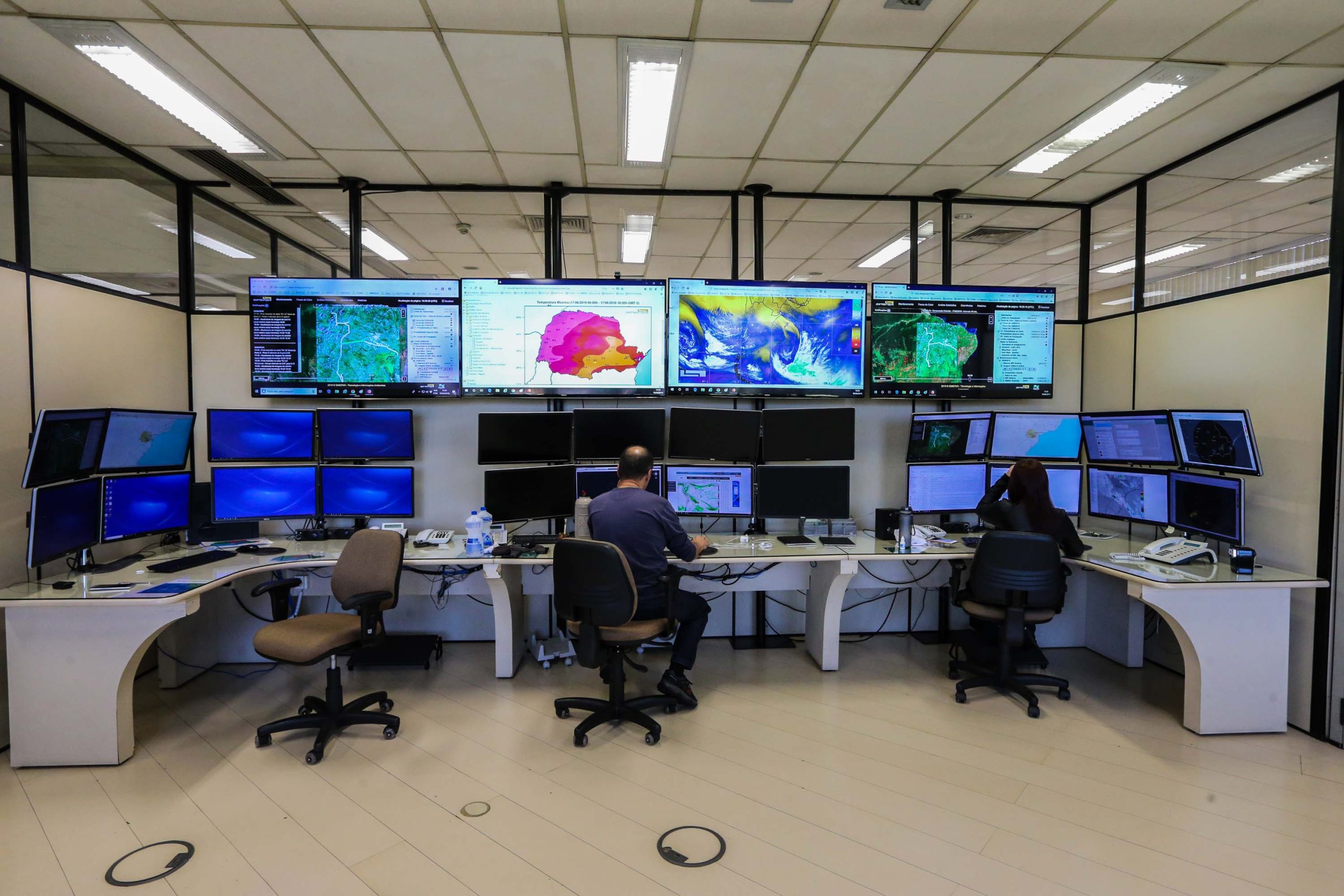 Governo do Estado, por meio do Simpear e do IAT, começa a aprimorar o sistema de monitoramento climático Crédito: Geraldo Bubniak/AEN