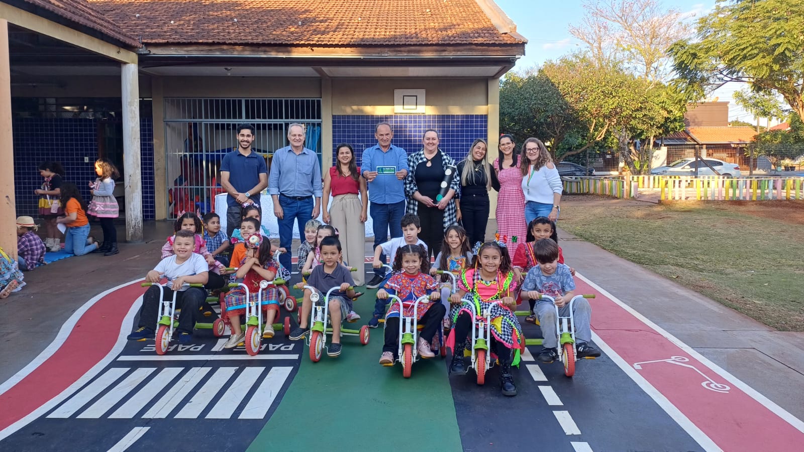 Escola recebe pista de educação no trânsito.