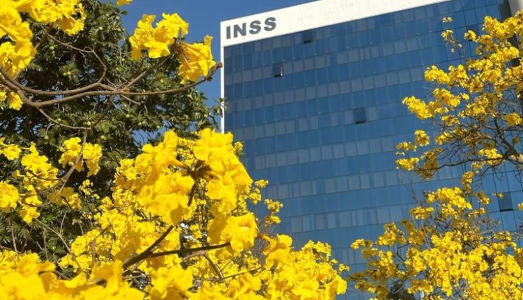 Em todo o país, o total de adesões já ultrapassa 582 mil, o que representa 30,4% de 1,9 milhão de aposentados e pensionistas que já podem aderir ao acordo Crédito: INSS/Divulgação