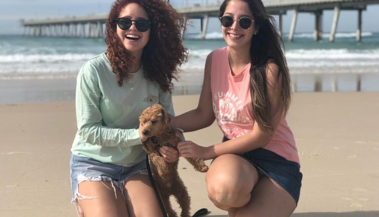 Letícia e Laís são amigas há 8 anos e, apesar da distância, o vínculo permanece o mesmo Créditos: Arquivo pessoal