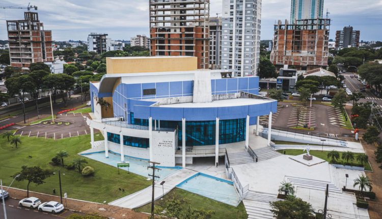 Escola de pais terá o terceiro encontro no Teatro Municipal