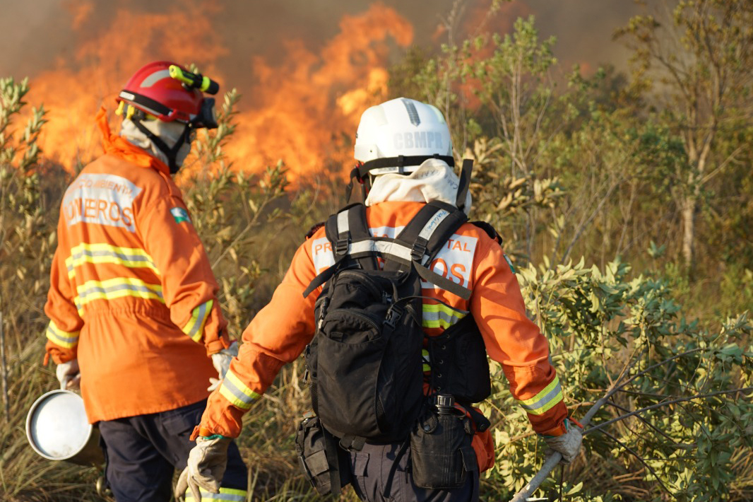 Dias secos e de sol aumentam risco de incêndios causados por balões no Paraná Crédito: CBMPR