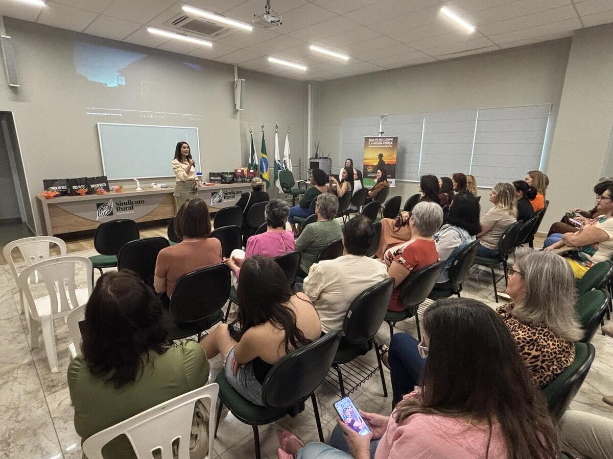 Organizada pela Secretaria da Mulher, atividade destinada a trabalhadoras rurais foi realizada na tarde desta quarta (23) Crédito: Edecir Queiroz/Prefeitura de Toledo