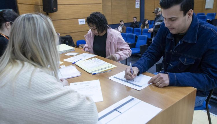Os profissionais receberam orientações quanto ao novo trabalho e atuarão em diversos departamentos do município Crédito: Carlos Rodrigues/ Prefeitura de Toledo