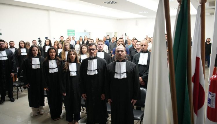 Solenidade reuniu bacharéis de várias subseções das regiões Oeste e Sudoeste que, a partir de agora, integram oficialmente os quadros da Ordem Crédito: Da Assessoria