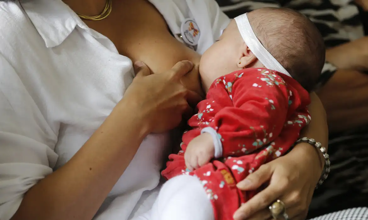 Aleitamento é uma prática natural e segura Crédito: Fernando Frazão/Agência Brasil