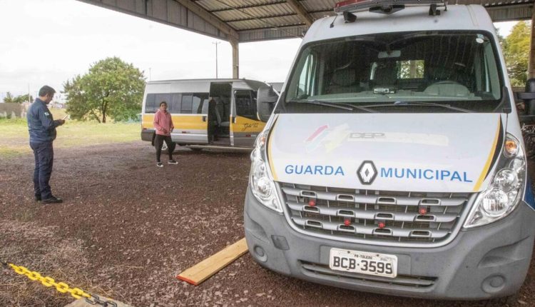 Ação, no Pátio Municipal, teve início nesta segunda (4) com vans que circulam na área urbana; amanhã (5) será a vez dos ônibus que operam em linhas no interior Crédito: Prefeitura de Toledo