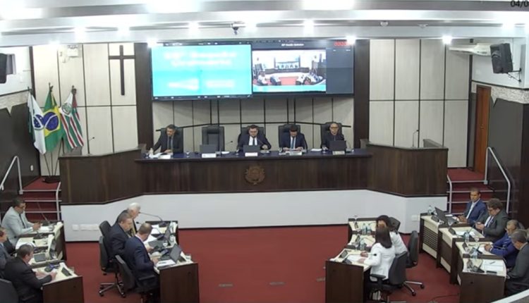 O veto foi discutido, votado em turno único e aprovado por maioria Crédito: Reprodução/Youtube