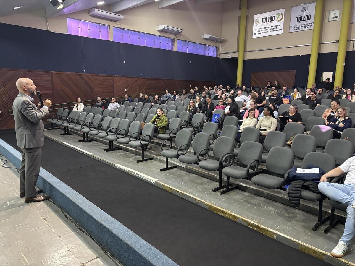 Curso busca ampliar o conhecimento sobre procedimentos técnicos de acordo com a nova lei de licitações Crédito: Prefeitura de Toledo