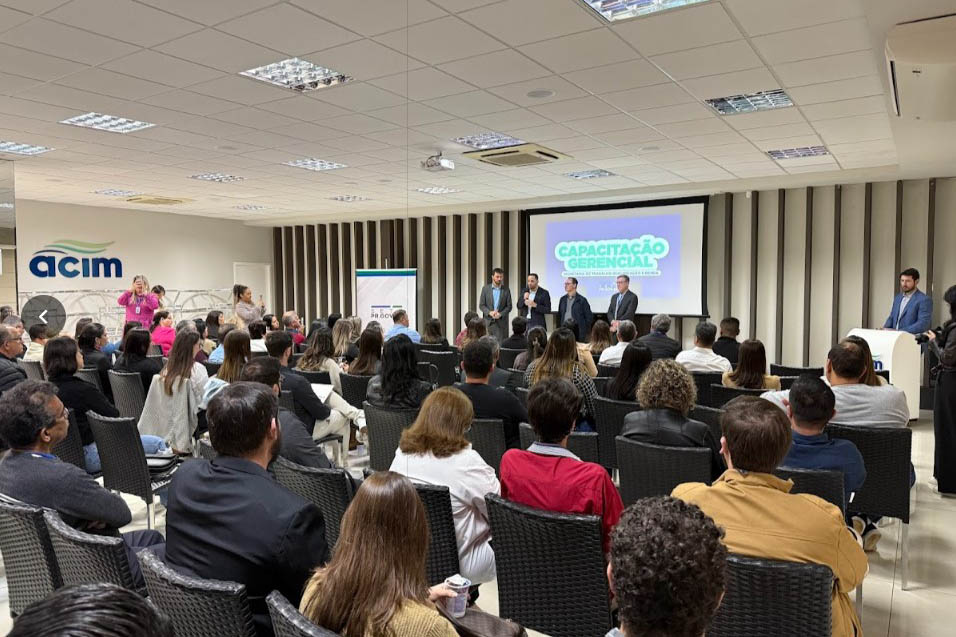 Capacitação em Maringá fortalece atendimento inclusivo e integrações tecnológicas do Sine no Paraná Crédito: SETR-PR