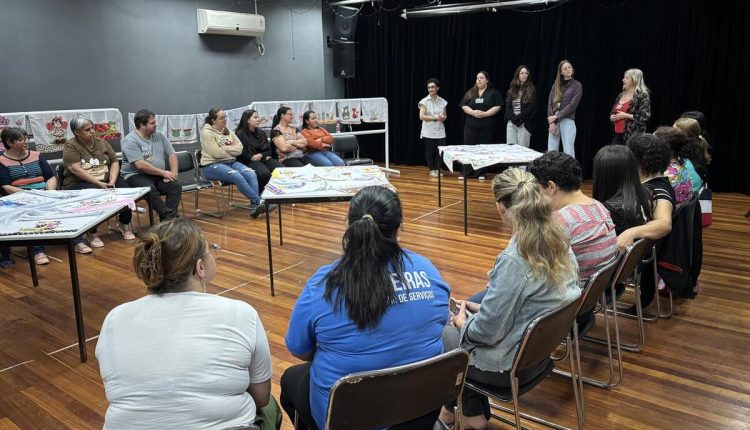 Alunas formandas expuseram os trabalhos produzidos durante o curso que teve duração de três meses. Créditos: Wanderson Schumacher / Prefeitura de Toledo