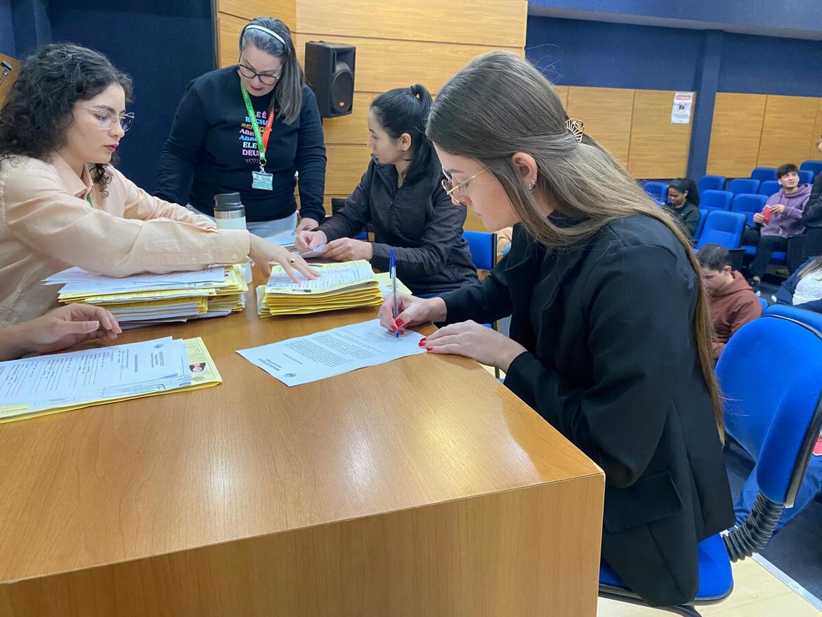 Na manhã desta quinta-feira (7) a Secretaria de Recursos Humanos realizou a posse de 26 novos servidores Crédito: Prefeitura de Toledo