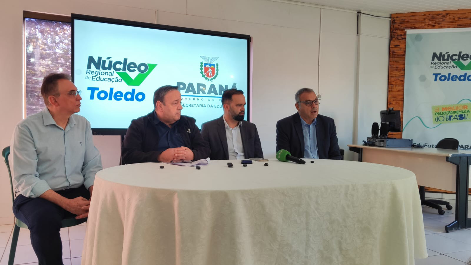 Autoridades estiveram reunidas nas instalações do NRE Crédito: Marcelo Rocha