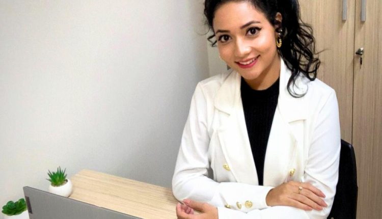 “Acredito que a psicologia não é apenas para momentos de sofrimento, mas para todos que desejam se conhecer melhor e cuidar da saúde mental”, cita a psicóloga, Thamirys Amano Crédito: Janaí Vieira