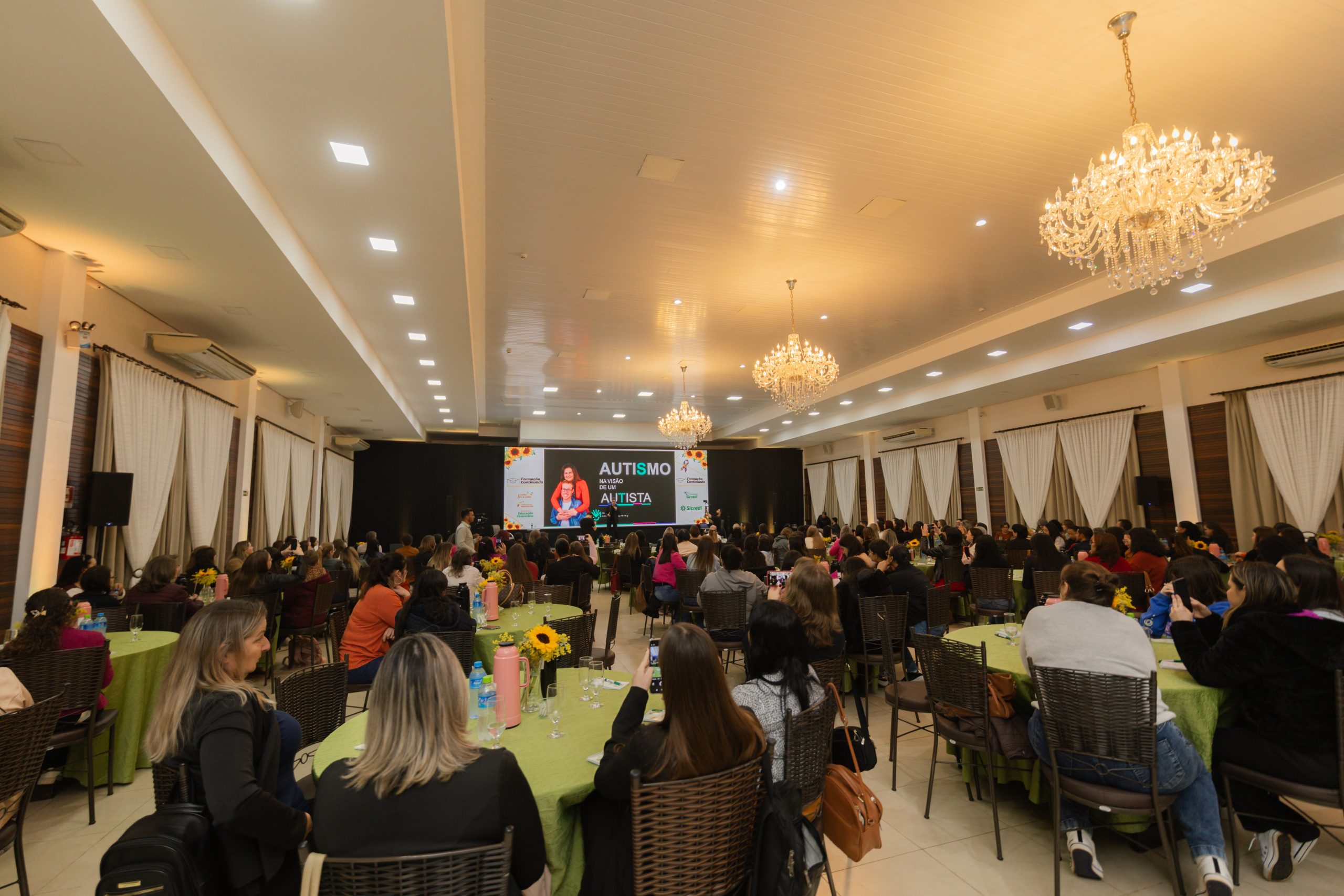 Realizado em São Paulo e no Paraná, três palestrantes abordaram o tema Crédito: Divulgação/Sicredi