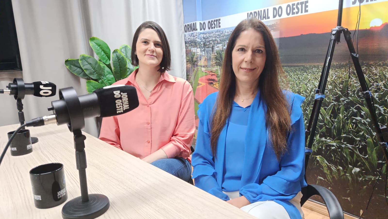 A professora e psicóloga Josiane Krupiniski e a juíza da Vara da Família e Sucessões participaram do podcast Conversa Oeste Créditos: Joana Magnabosco