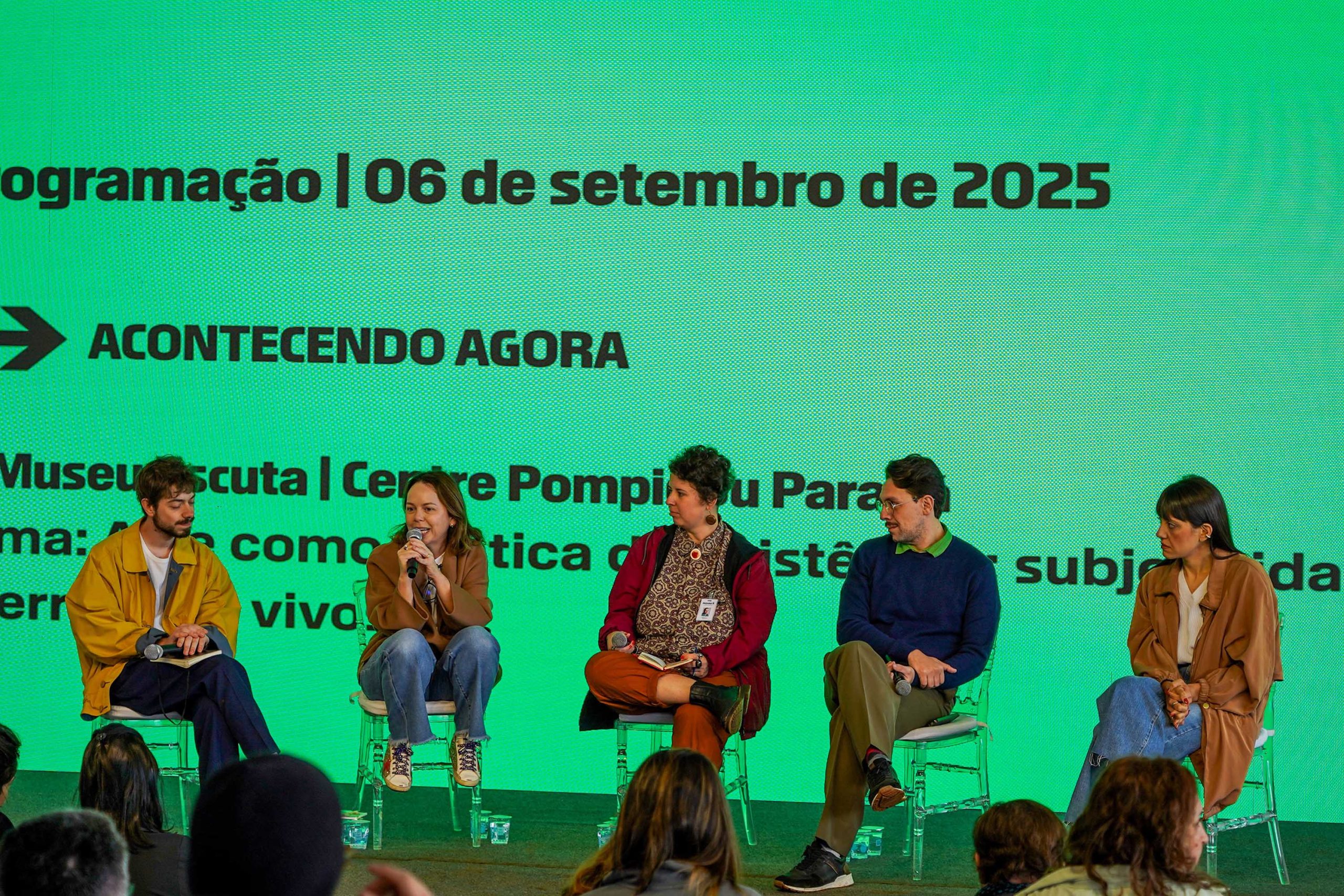 A reunião aconteceu no pavilhão temporário erguido no terreno onde será construído o Centre Pompidou Paraná Crédito: SEEC/AEN