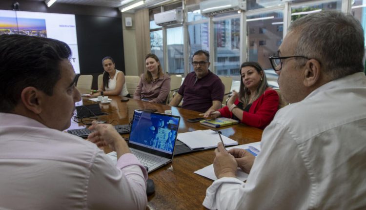 Encontro no Gabinete do Prefeito reuniu representantes dos parceiros envolvidos na implantação da proposta Crédito: Carlos Rodrigues/Prefeitura de Toledo