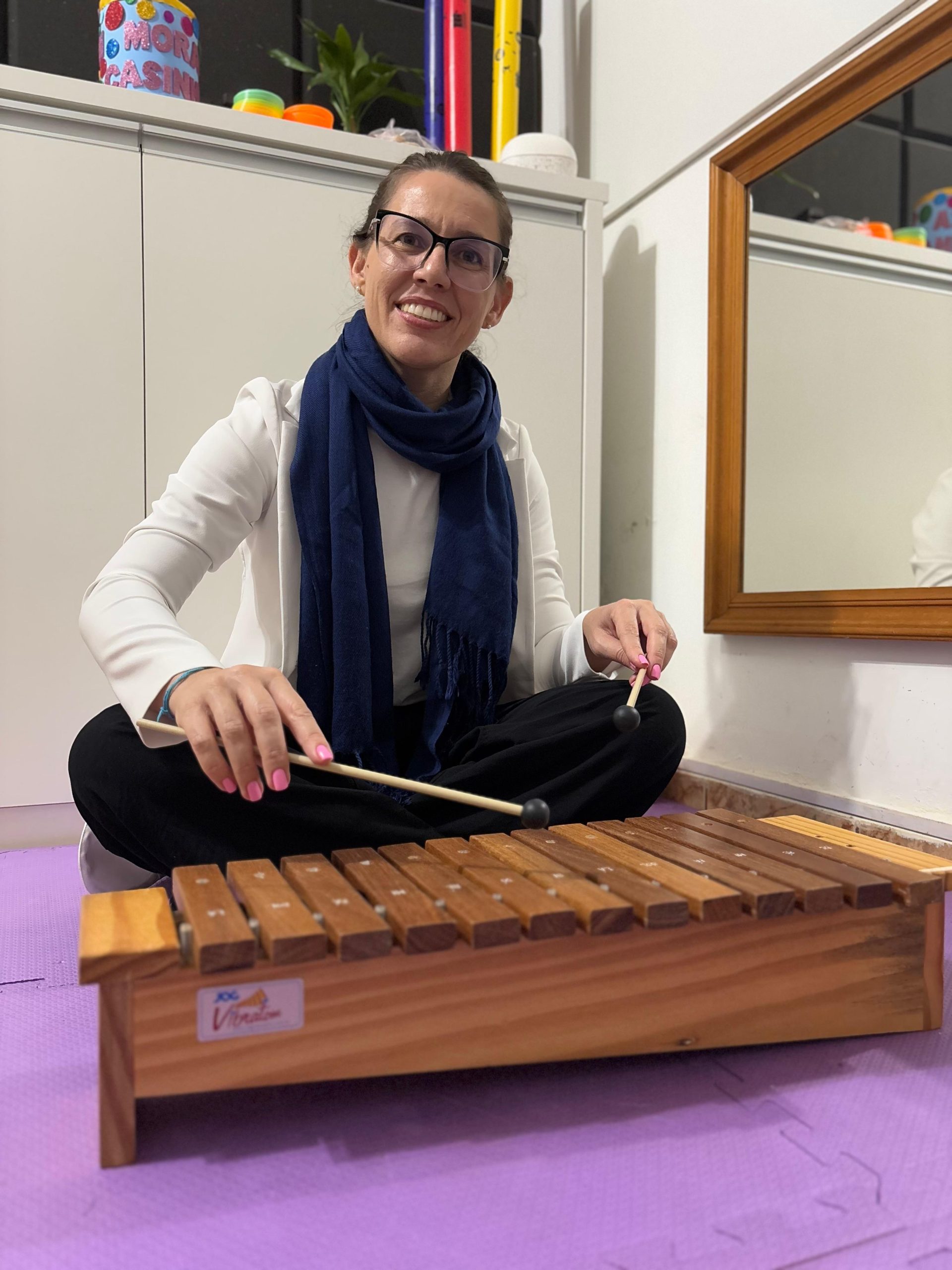 A musicoterapia é indicada para todas as idades e, para fazer as sessões, não é necessário saber tocar instrumentos Créditos: Arquivo pessoal
