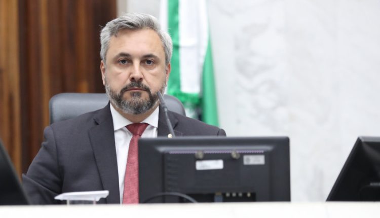 Deputado Fabio Oliveira (Podemos), coordenador da Frente Parlamentar das Engenharias e Infraestrutura da Assembleia Legislativa. Créditos: Orlando Kissner/Alep