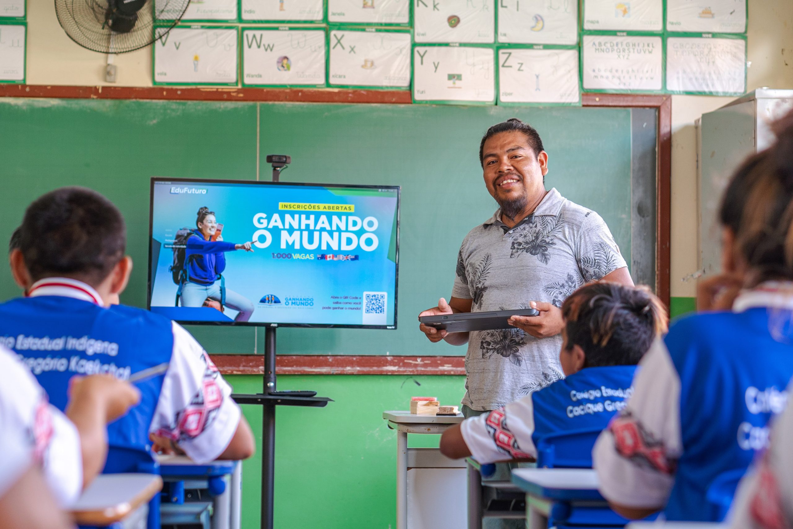 Estado divulga lista de convocados para o Ganhando o Mundo Professor Crédito: Lucas Fermin/SEED-PR