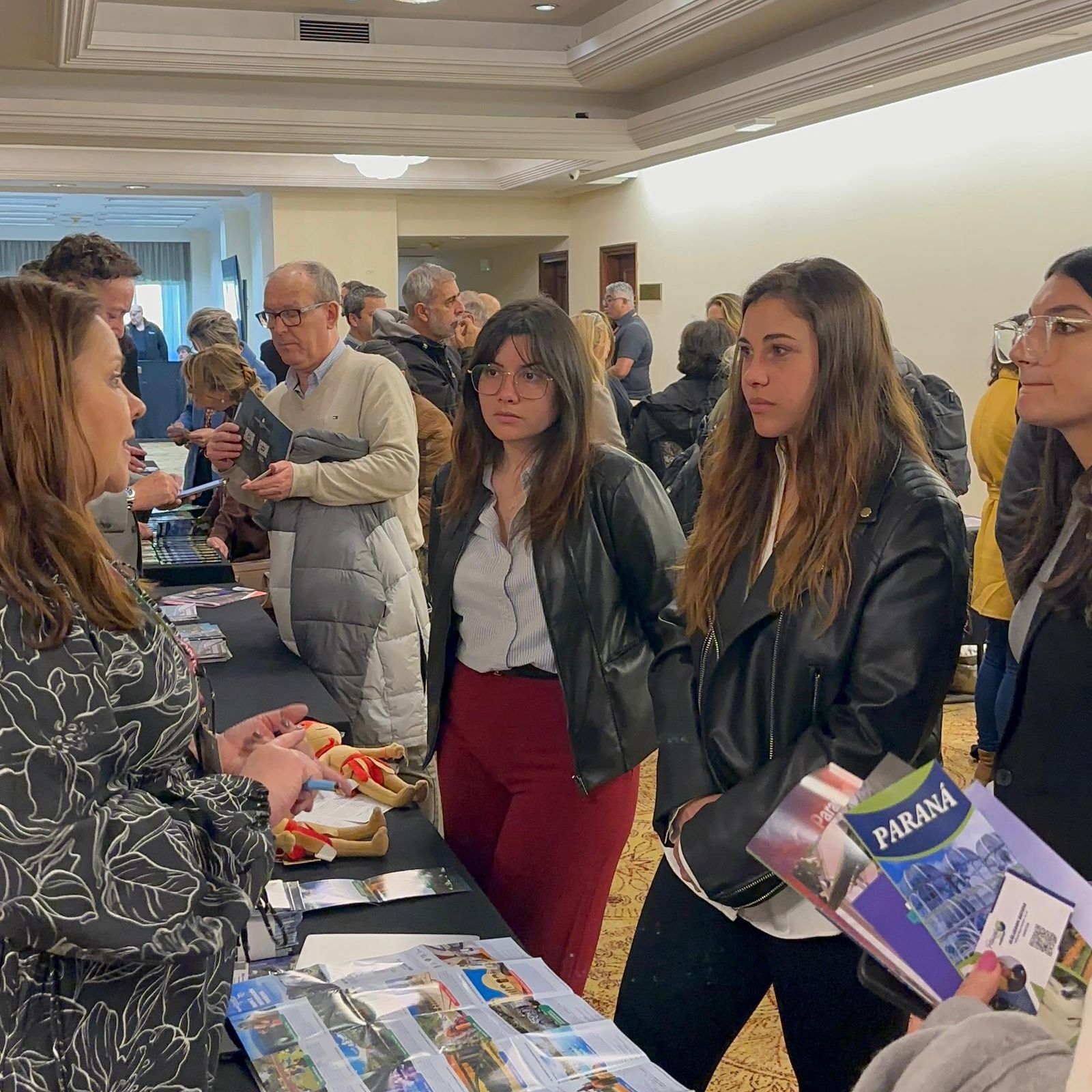 Evento organizado pelo Viaje Paraná reuniu mais de 100 agentes de viagem e reforçou a presença do turismo paranaense no mercado uruguaio Crédito: Prefeitura de Foz do Iguaçu