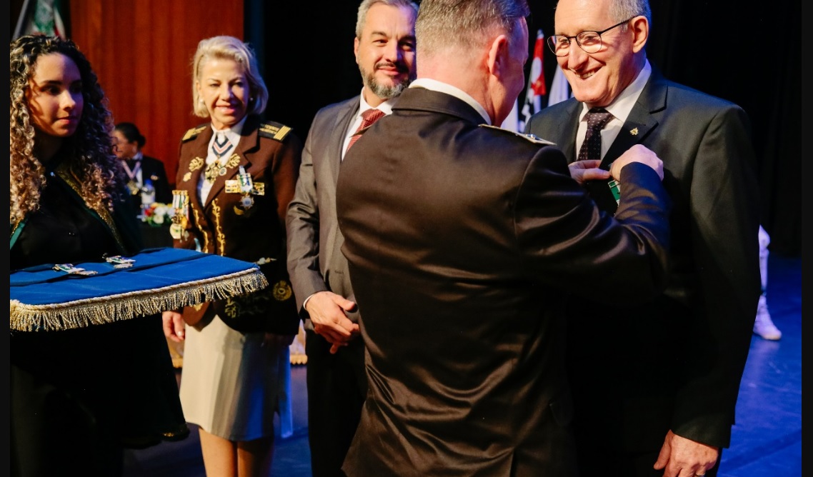 Armando Manfroi recebeu a medalha de Mérito de Gratidão Crédito: Delmar Lambrecht