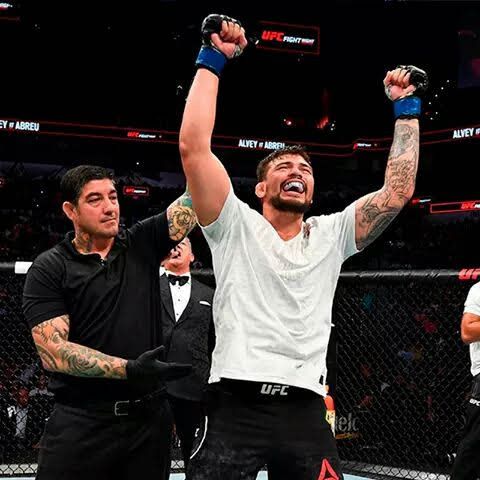 Klidson Abreu luta contra Adam Bogatyrev em Krasnodar, na Rússia, dia 05 de setembro Créditos: Arquivo pessoal