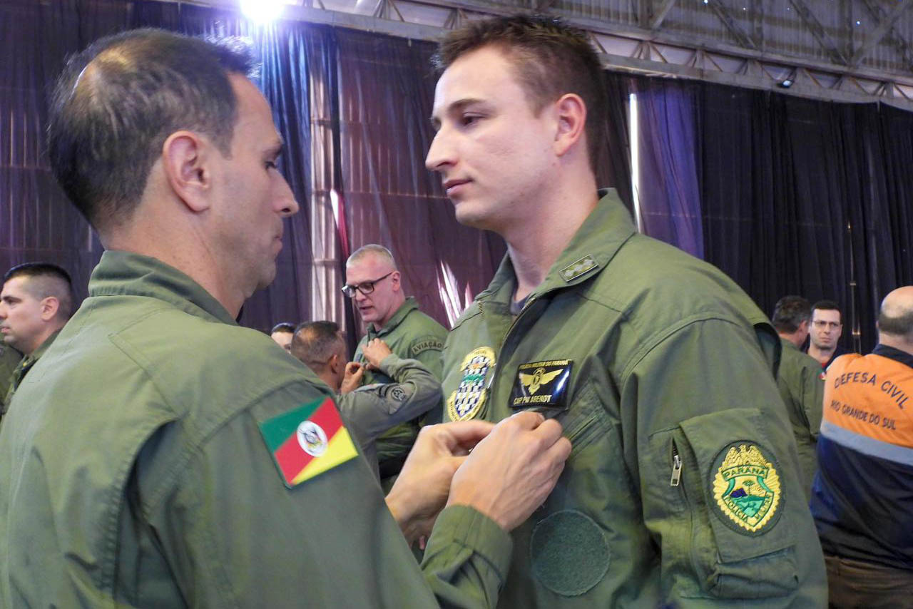 Militares do Paraná recebem medalha de mérito por atuação em missões de salvamento no Rio Grande do Sul Crédito: SSP-RS