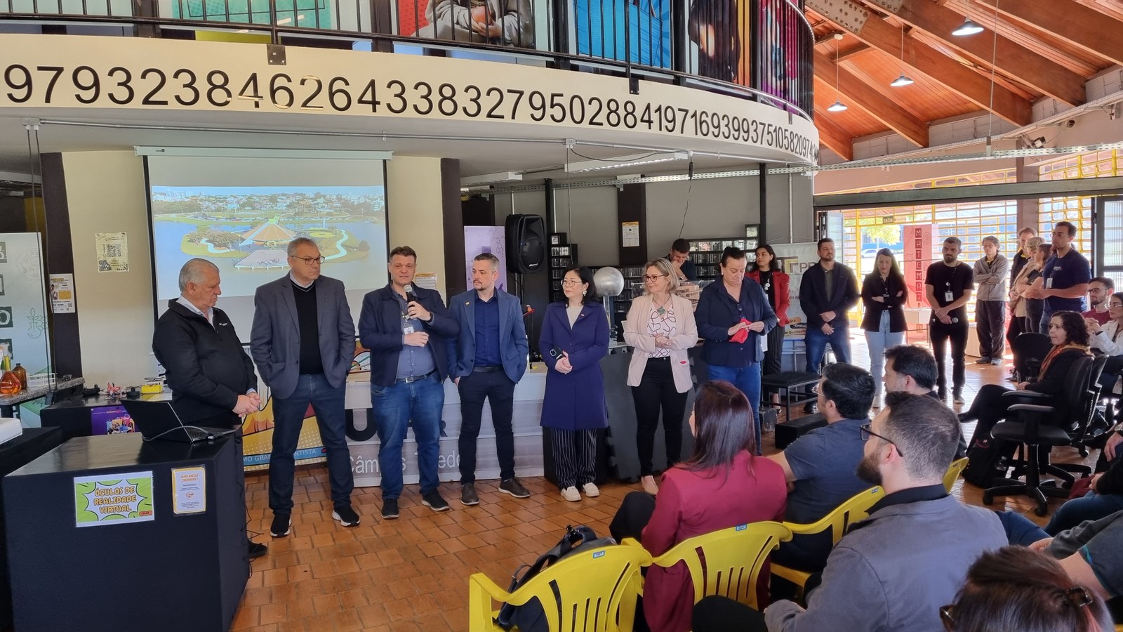 Autoridades também estiverem presentes na abertura das atividades Crédito: Prefeitura de Toledo