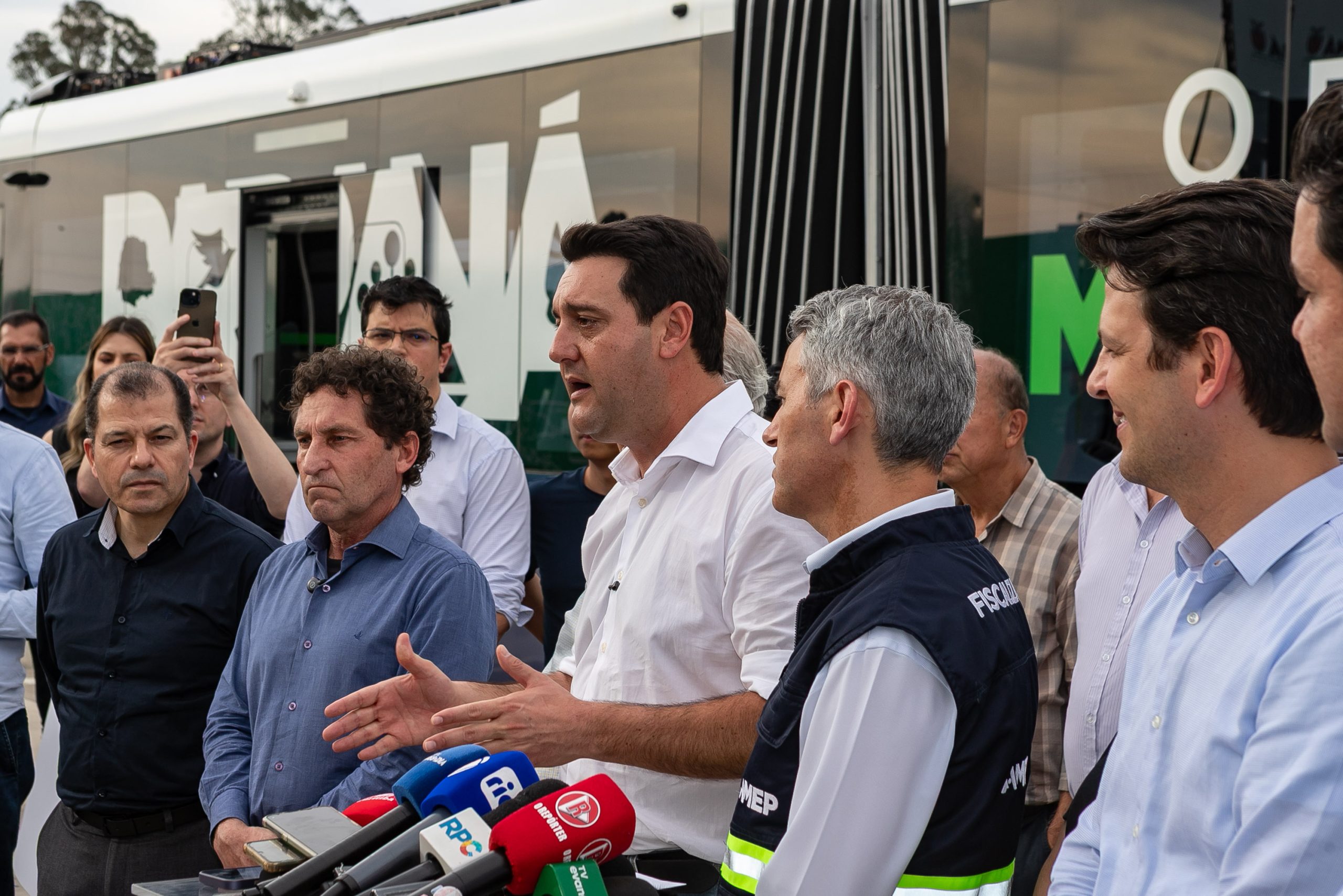 BUD traz inovação e será alternativa sustentável ao transporte coletivo, diz Ratinho Júnior Crédito: Roberto Dziura Jr/AEN