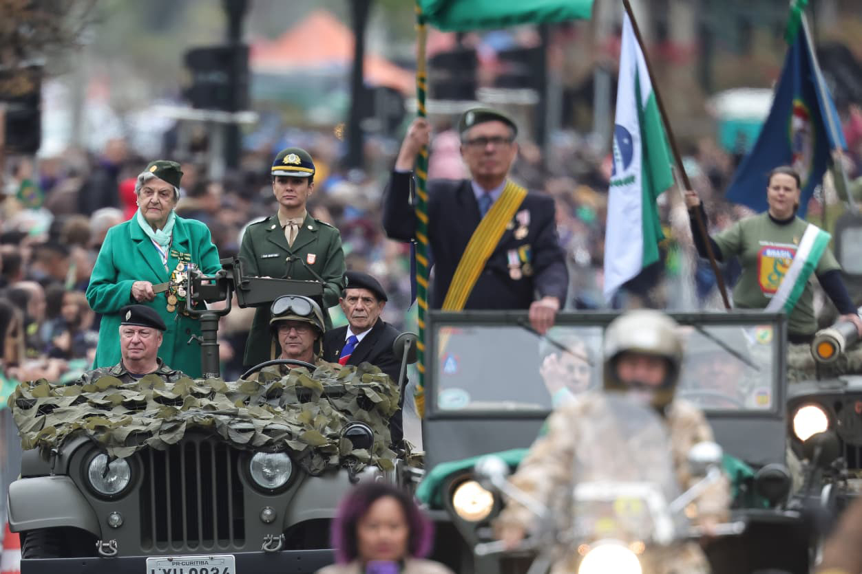 203 anos da Independência: 6,5 mil pessoas desfilam no 7 de Setembro em Curitiba Crédito: Jonathan Campos/AEN