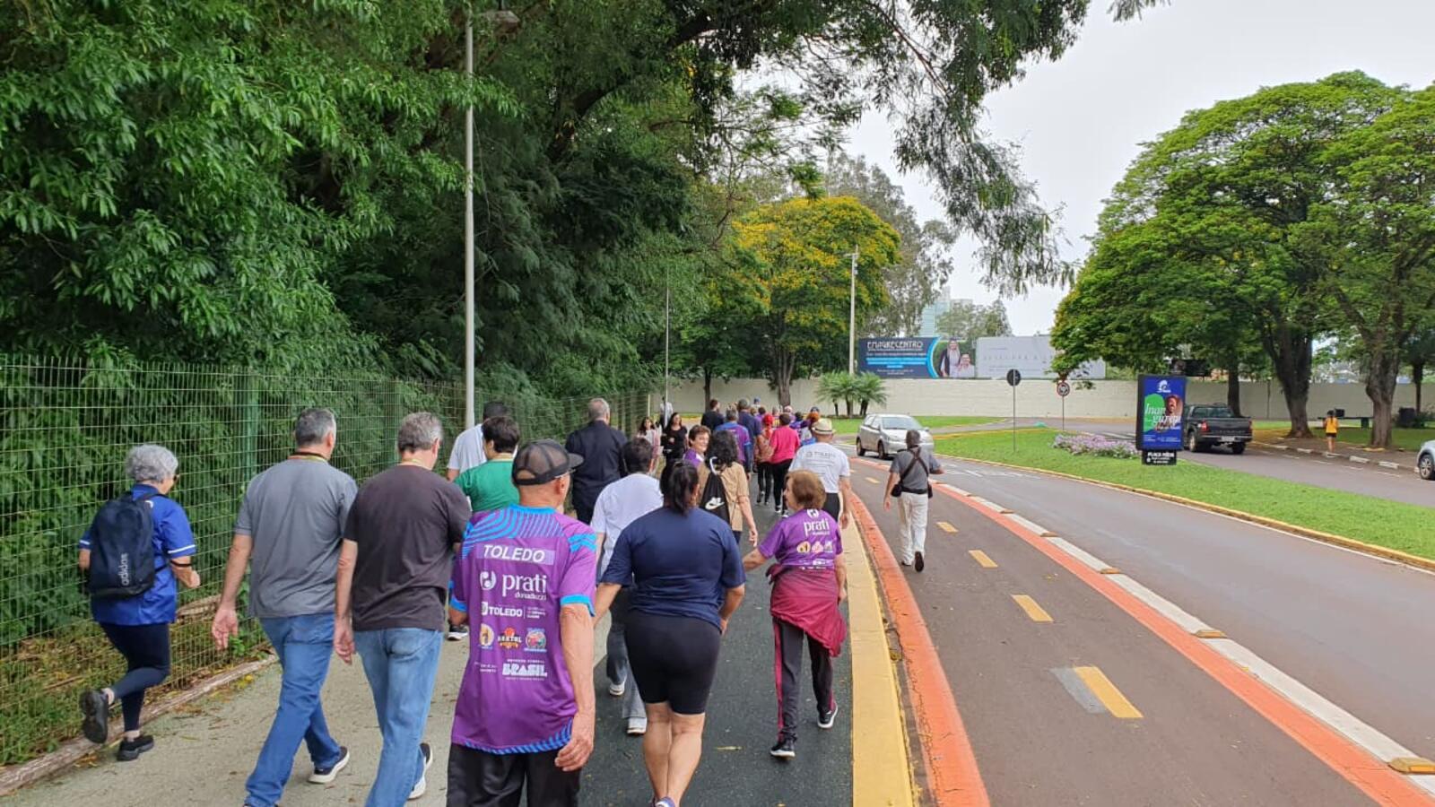 A caminhada aconteceu em torno do Horto Florestal e reuniu em torno de 40 participantes Crédito: Prefeitura de Toledo/ Wanderson Schumacher