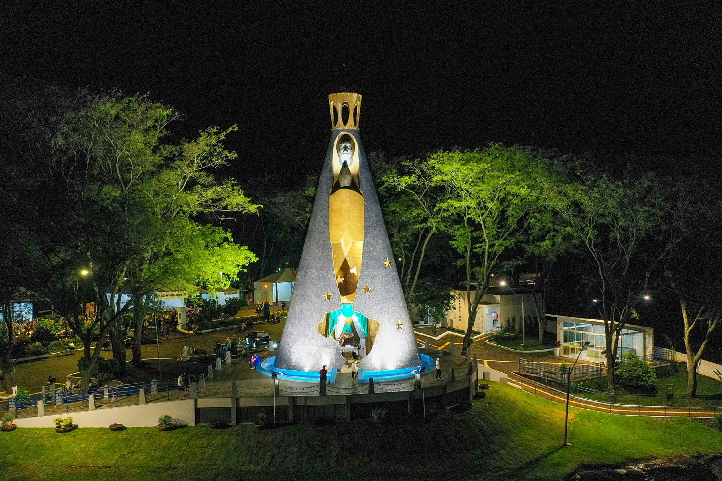 Com o maior monumento dedicado a Nossa Senhora Aparecida na América Latina, Itaipulândia recebe milhares de romeiros no Dia da Padroeira. Crédito: Gilson Abreu/AEN