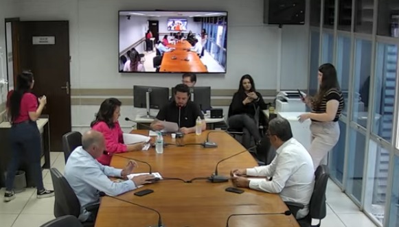 Acompanhe nosso canal de notícias do Jornal do Oeste no YouTube Siga nosso canal do Jornal do Oeste no TikTok Curta nossa página do Jornal do Oeste no Facebook Crédito: Captura de tela/ Reprodução Youtube