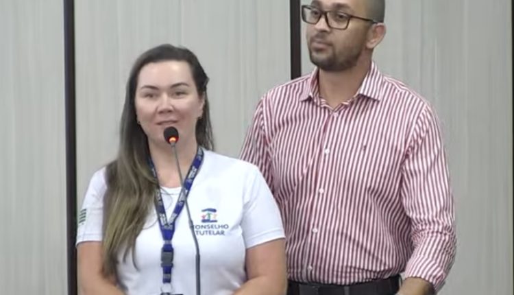 Os conselheiros tutelares Naiara Galdino Camili e Allan Junior também pediram apoio aos trabalhos do órgão Crédito: Reprodução/Youtube