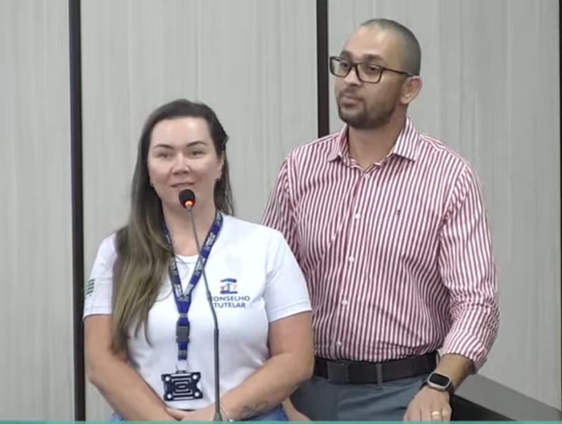 Os conselheiros tutelares Naiara Galdino Camili e Allan Junior também pediram apoio aos trabalhos do órgão Crédito: Reprodução/Youtube