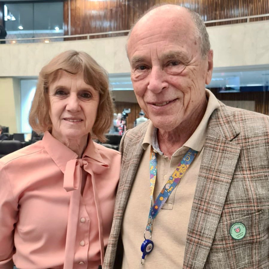 Deputado Luciana Rafagnin (PT) ao lado de José Álvaro da Silva Carneiro. Créditos: Divulgação/Assessoria Parlamentar