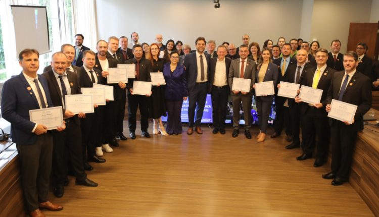 Solenidade ocorreu na manhã desta segunda-feira (24), no Auditório Legislativo. Créditos: Valdir Amaral/Alep