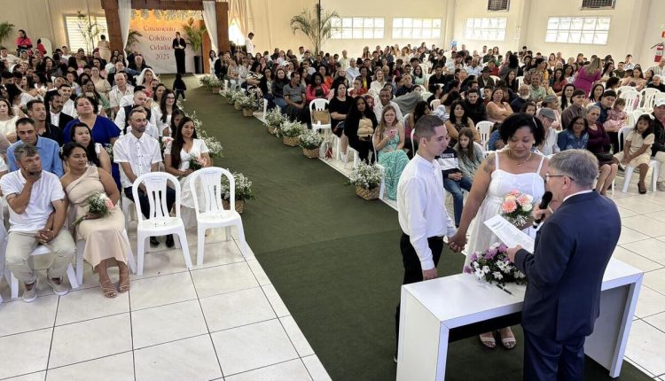Evento oficializou a união dos casais diante do juiz de paz Juarez Polachini, do 3º Tabelionato de Notas e Registro Civil Crédito: Wanderson Schumacher/Prefeitura de Toledo