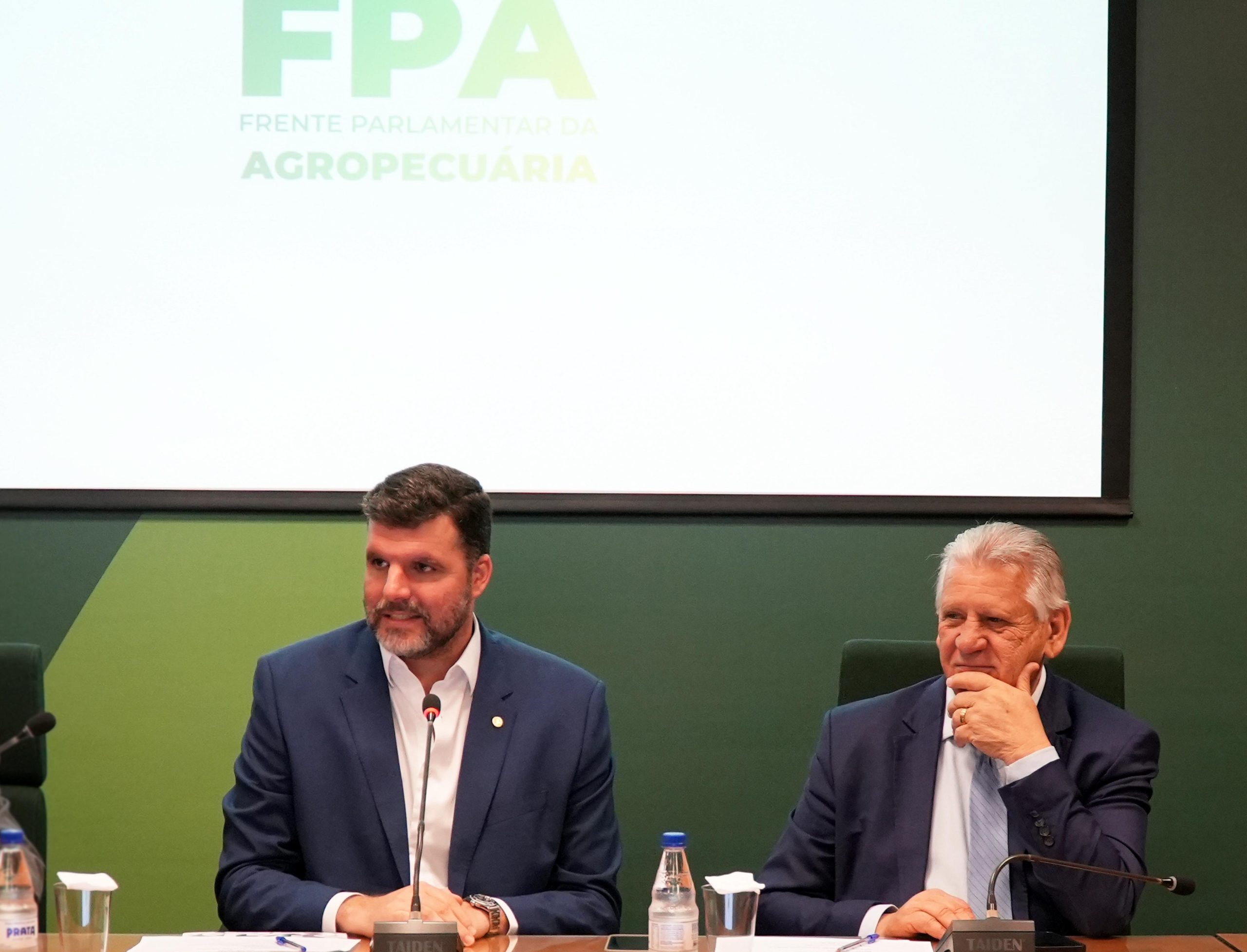 Deputados Federais Pedro Lupion e Dilceu Sperafico durante sessão da Frente Parlamentar da Agropecuária Crédito: Divulgação/FPA