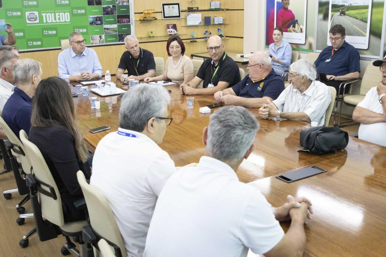 A Prefeitura apresentou, sexta-feira (5), o projeto Horta Agro Cidadão durante encontro na Sala de Reuniões do Gabinete do Prefeito Crédito: Carlos Rodrigues/Prefeitura de Toledo