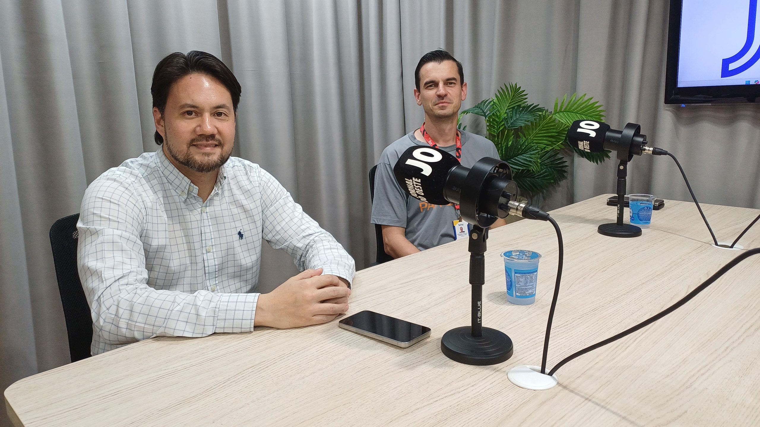 Rafael Hirata e Fernando Turin participaram do podcast Algo a Mais, onde contaram todos os detalhes da Projeção Mapeada na Cateadral Créditos: Joana Magnabosco