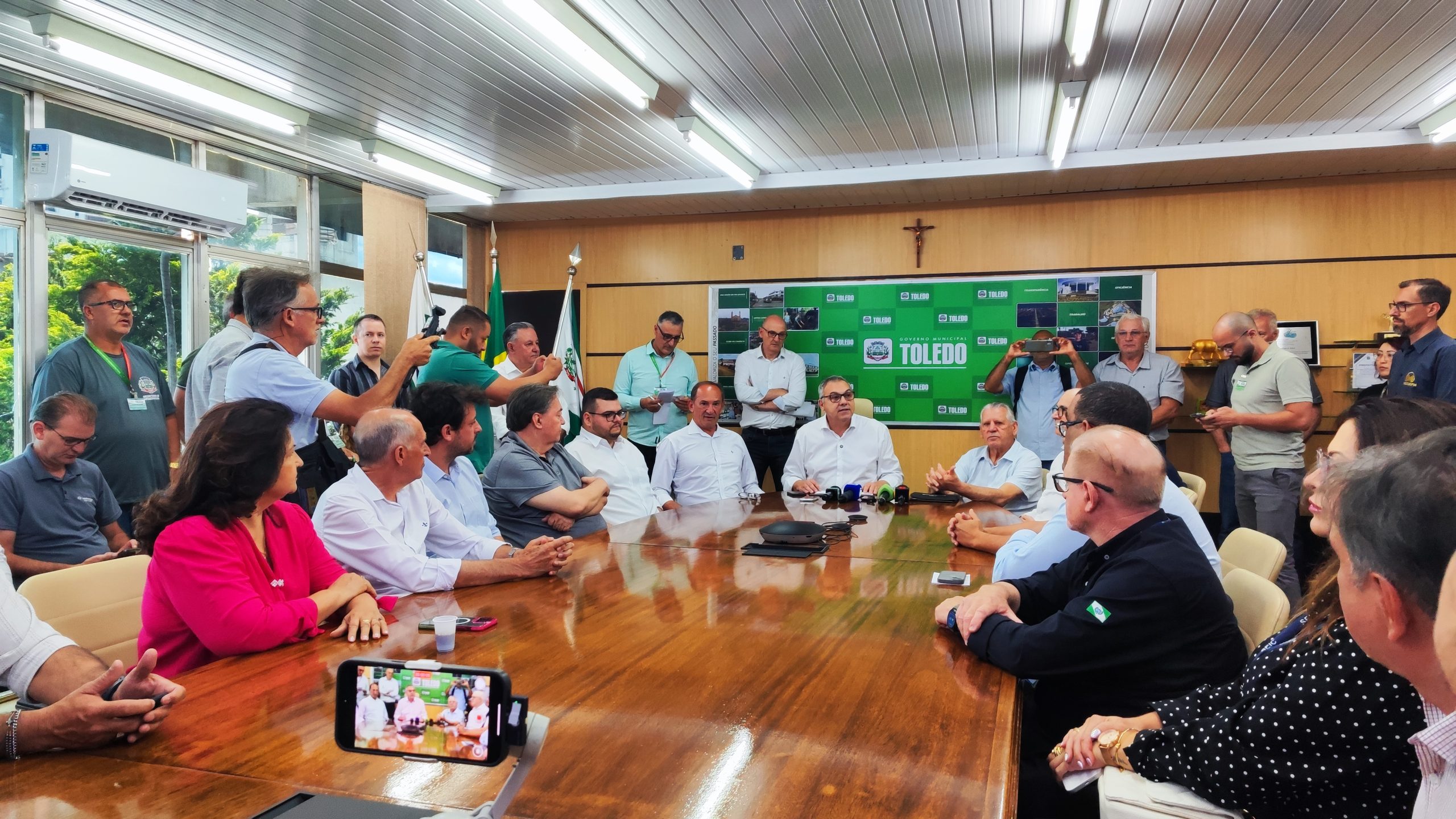 O anúncio ocorreu no gabinete no prefeito Crédito: Janaí Vieira