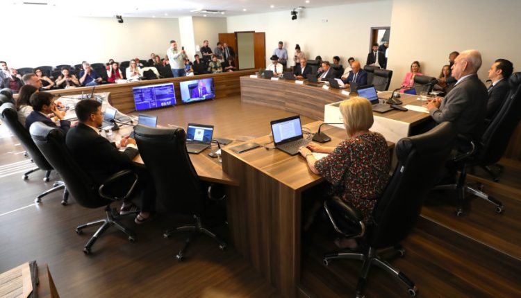 Reunião extraordinária ocorreu na manhã desta quarta-feira (3), no Auditório Legislativo. Créditos: Valdir Amaral/Alep