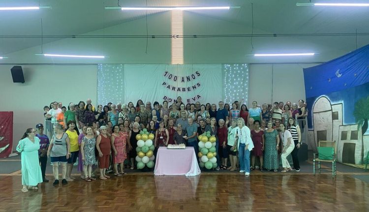 Além da presença das amigas e dos colaboradores do espaço, festa contou com as presenças do prefeito e da secretária da Assistência Social Crédito: Edecir Queiroz/Prefeitura de Toledo
