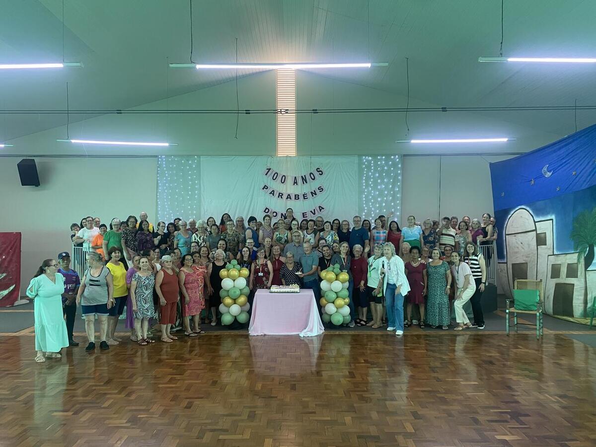 Além da presença das amigas e dos colaboradores do espaço, festa contou com as presenças do prefeito e da secretária da Assistência Social Crédito: Edecir Queiroz/Prefeitura de Toledo