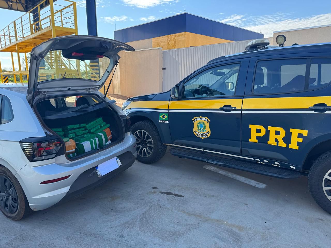 PRF apreende mais de 180 kg de maconha na BR-487, em Alto Paraíso (PR)